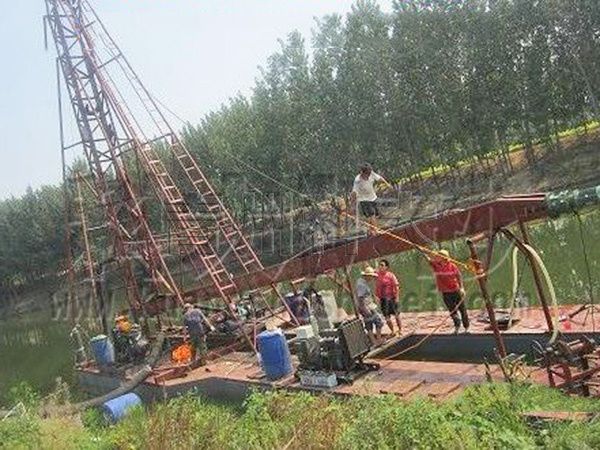 钻探式抽沙船调试现场.jpg
