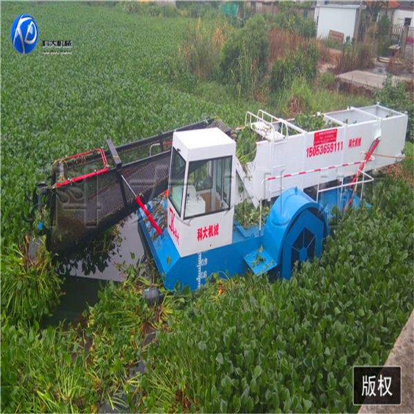 南京河道水葫芦打捞船现场